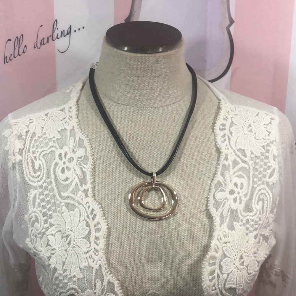 Chico’s choker necklace